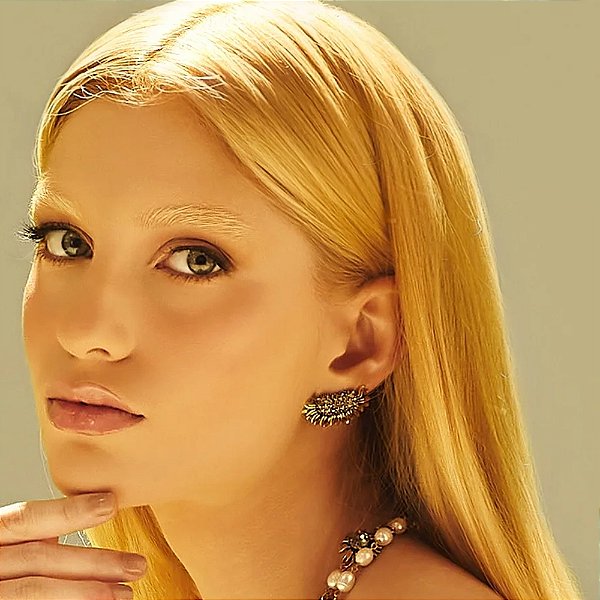 Brinco Morena Canela girassol cristais ouro semijoia