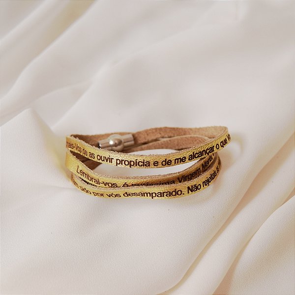 Pulseira Fernanda Villela couro dourado lembrai-vos