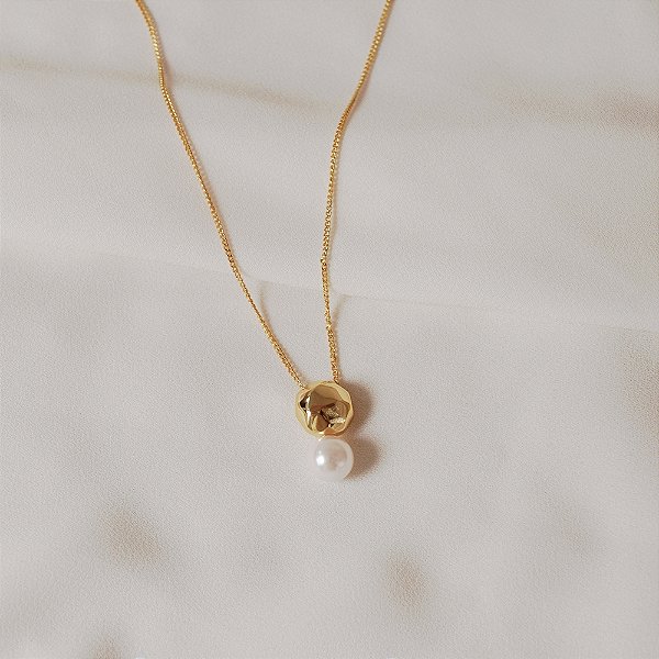 Colar pingente pérola shell ouro semijoia