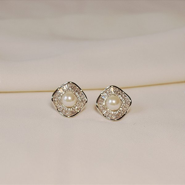 Brinco ondulado pérola shell zircônia ródio semijoia