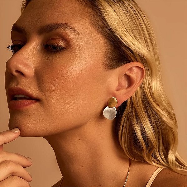 Brinco orgânico ouro e ródio fosco semijoia