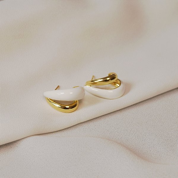 Brinco aro duplo esmaltado branco ouro semijoia