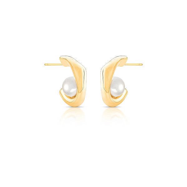 Brinco meia argola curva pérola shell ouro semijoia