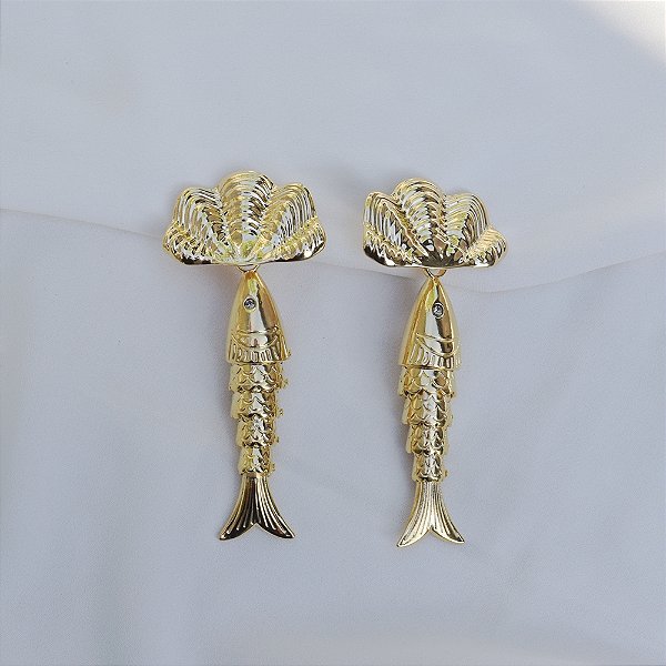 Brinco Nádia Gimenes concha sardinha ouro semijoia