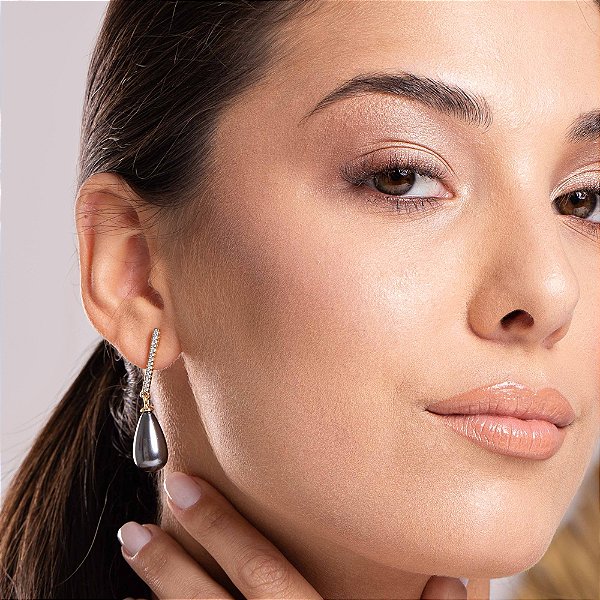 Brinco palito pérola shell gota grafite zircônia ouro semijoia