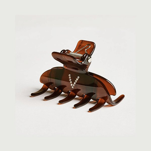 Piranha de cabelo Bianca acrílico m marrom letra V 05 008