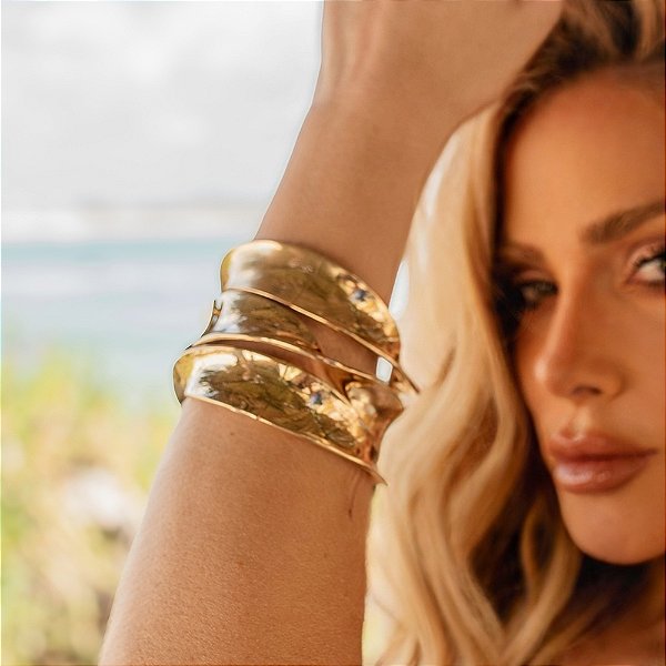 Bracelete torcido liso ouro semijoia