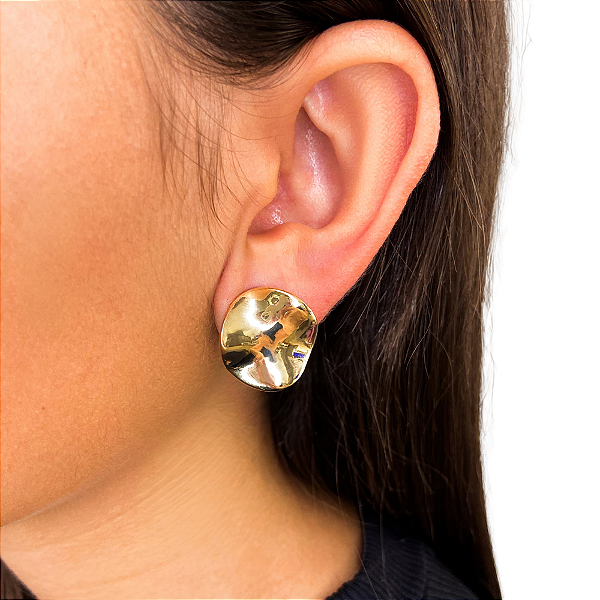 Brinco pressão orgânico metal amassado ouro semijoia