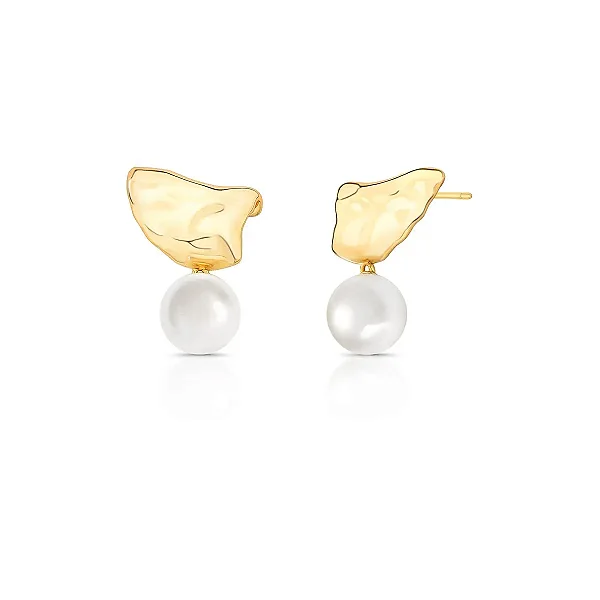 Brinco martelado pérola shell ouro semijoia