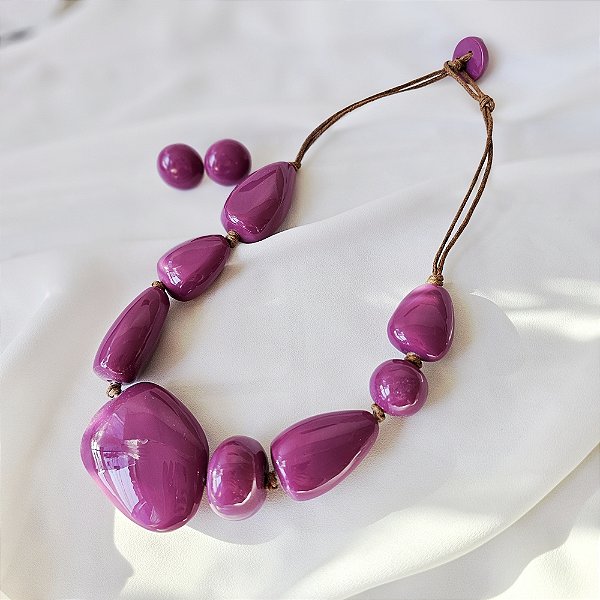 Colar e brinco Márcia Pouso resina fúcsia