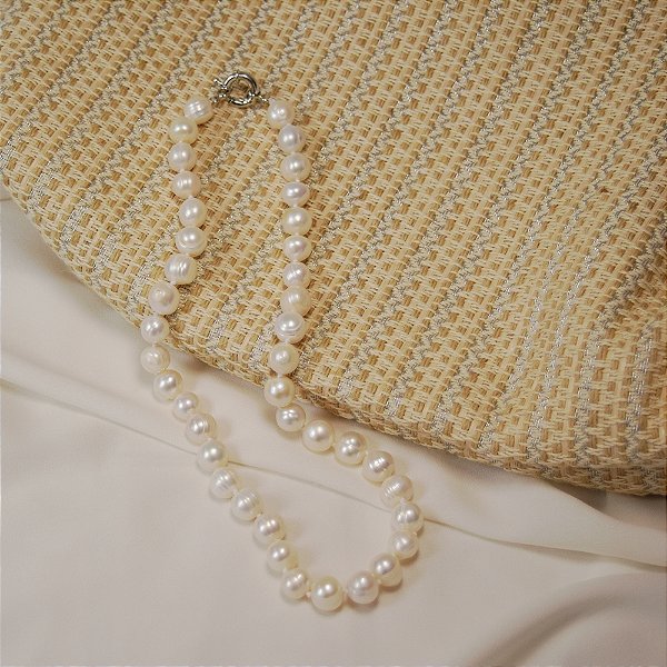 Colar curto pérolas de água doce ródio semijoia LL-2303