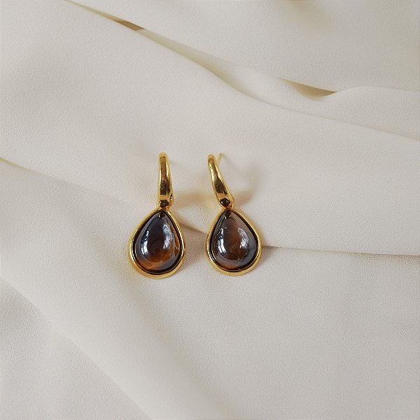 Brinco gota pedra natural olho de tigre perolada ouro semijoia