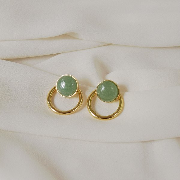 Brinco redondo pedra natural quartzo verde perolada ouro semijoia