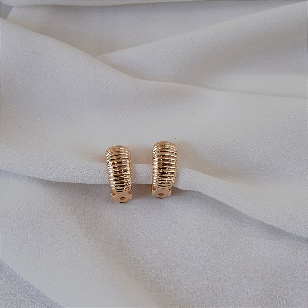 Brinco pressão meia argola texturizado ouro semijoia