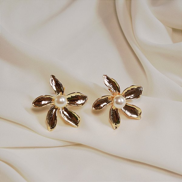 Brinco pressão flor pérola ouro semijoia