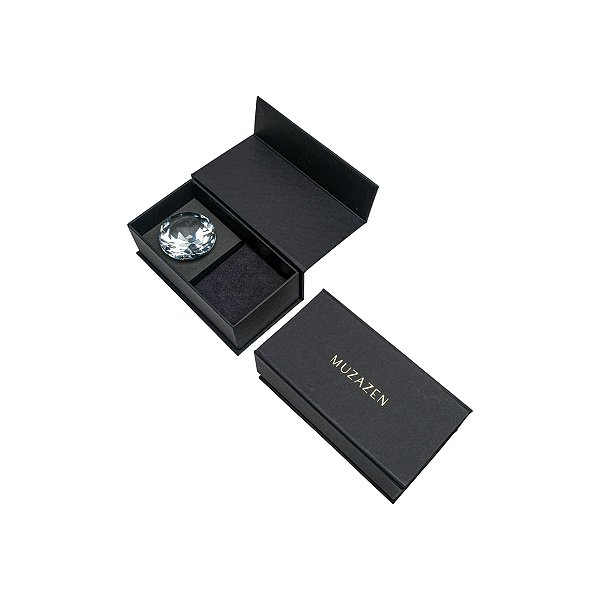 Caixa com Diamante e Espaço para Joias