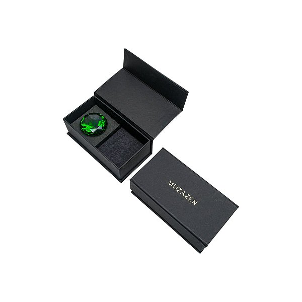 Caixa com Diamante Esmeralda e Espaço para Joias