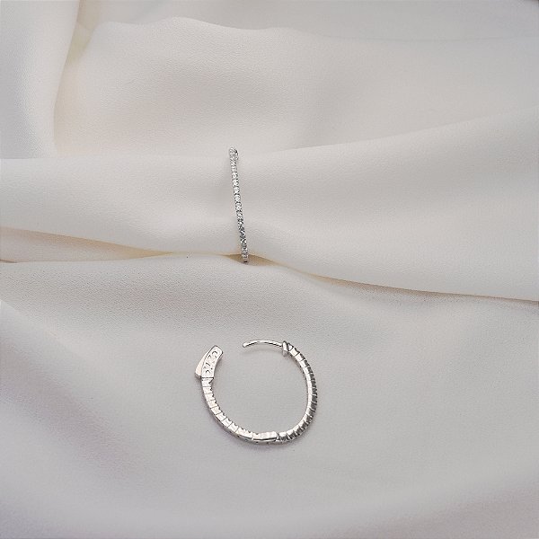 Brinco argola oval fininha média moissanite prata 925