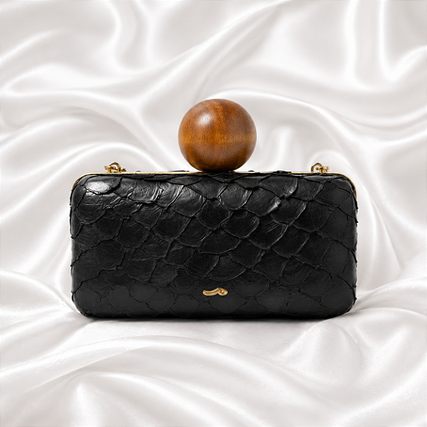 Bolsa Clutch de Couro de Pirarucu Preto OYÁ