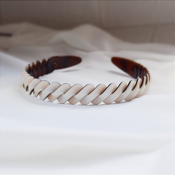 Tiara acrílico Bianca trançado bicolor madrepérola bege e marrom 20 006