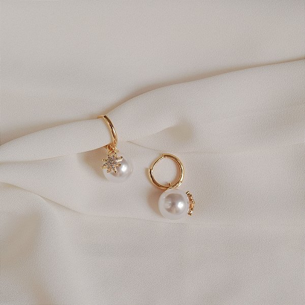 Brinco argolinha pingente pérola estrela zircônia ouro semijoia 26k06002