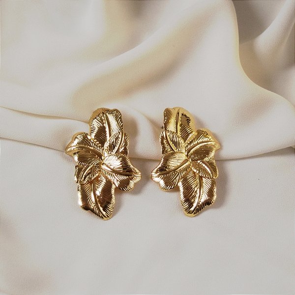 Maxi brinco folhas ouro semijoia