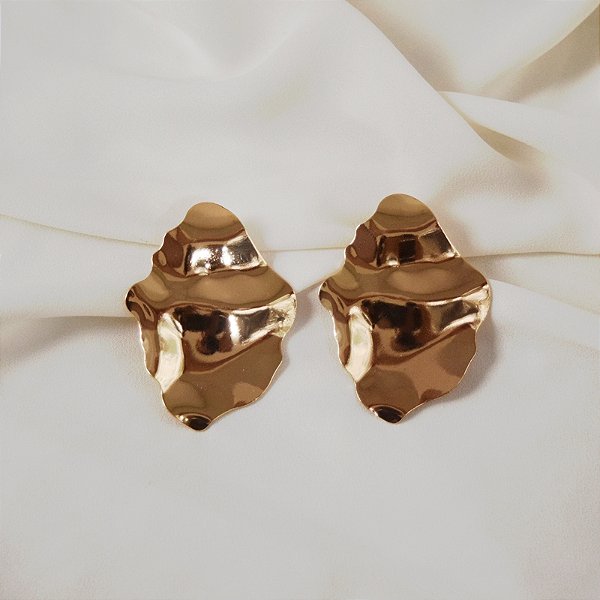 Maxi brinco chapa ondulada ouro semijoia