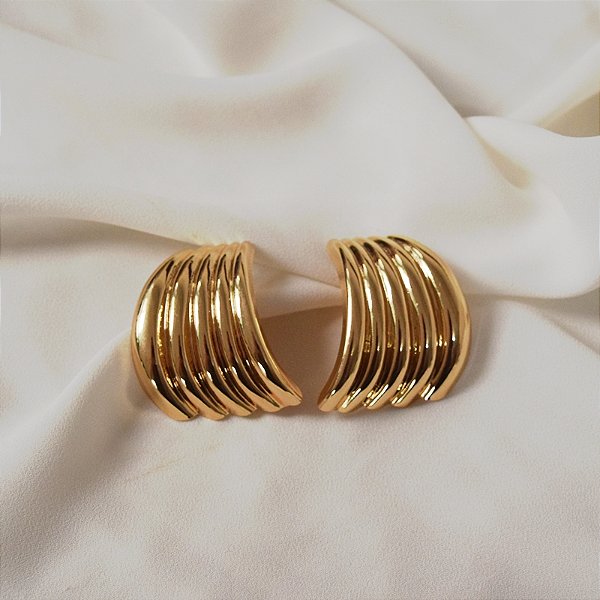 Maxi brinco curvado ouro semijoia