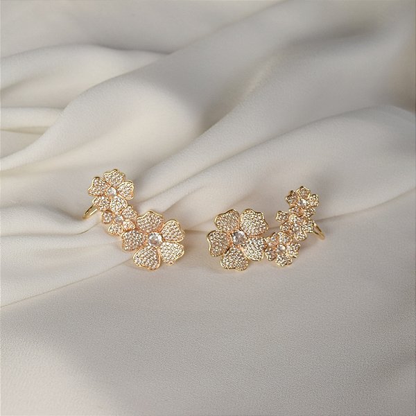 Brinco ear cuff flores zircônia ouro semijoia 26k03011