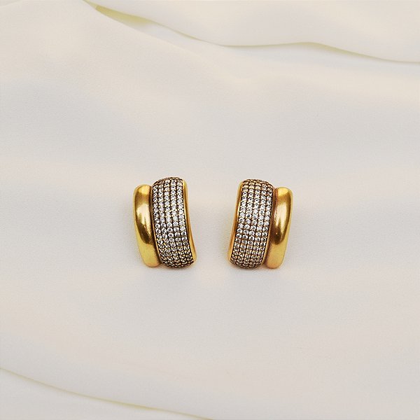 Brinco Nino Bran curvado zircônia ouro vintage semijoia