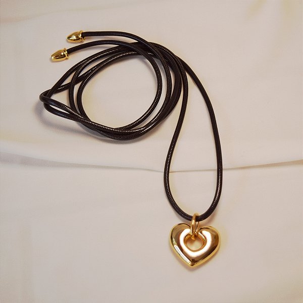 Colar Cordão Marrom com Pingente Coração Dourado