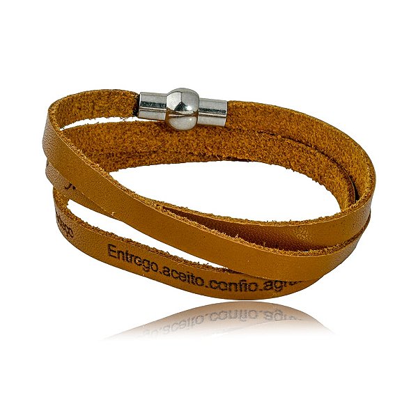 Pulseira Fernanda Villela couro caramelo mantra Entrego