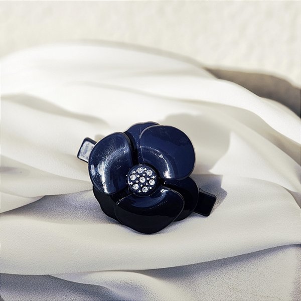 Presilha camélia acetato azul marinho pequena