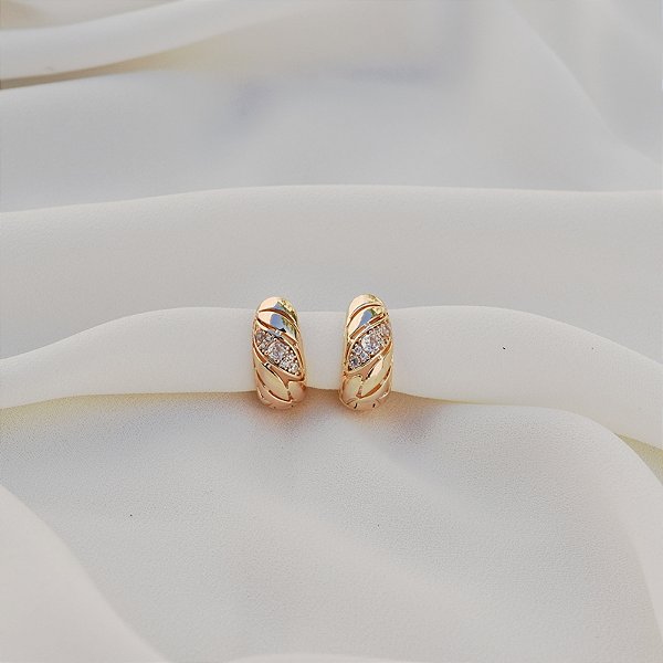 Brinco argolinha trabalhada zircônia ouro semijoia 26k08015