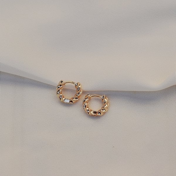 Brinco argolinha segundo furo torcida zircônia ouro semijoia 26k08073