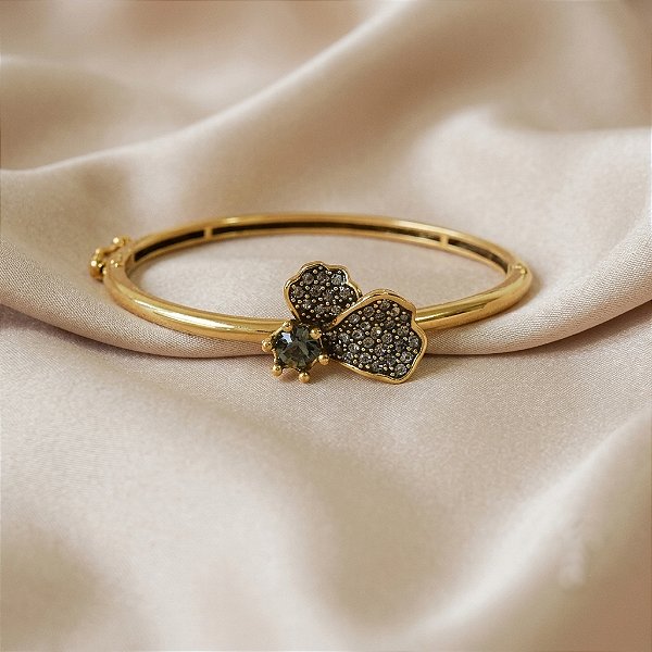 Bracelete Morena Canela hibisco pétalas strass black diamond ouro semijoia