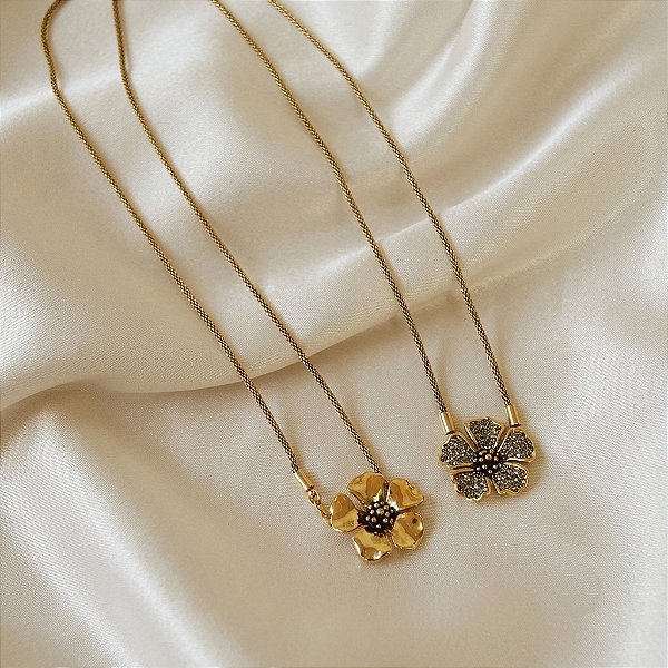Colar escapulário Morena Canela hibisco strass black diamond ouro semijoia