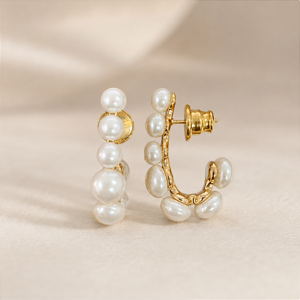 Brinco Ear Hook com Pérolas Achatadas Ouro