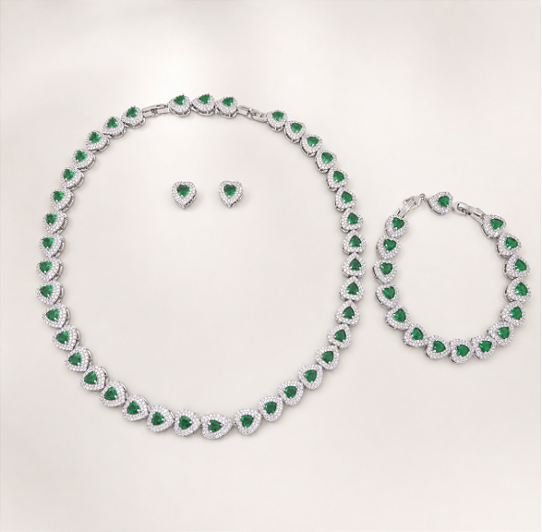 Conjunto Colar Brinco e Pulseira em Corações Ródio Verde