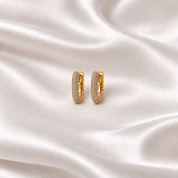 Brinco Argola Oval com Zircônia Ouro Semijoia 26K11008