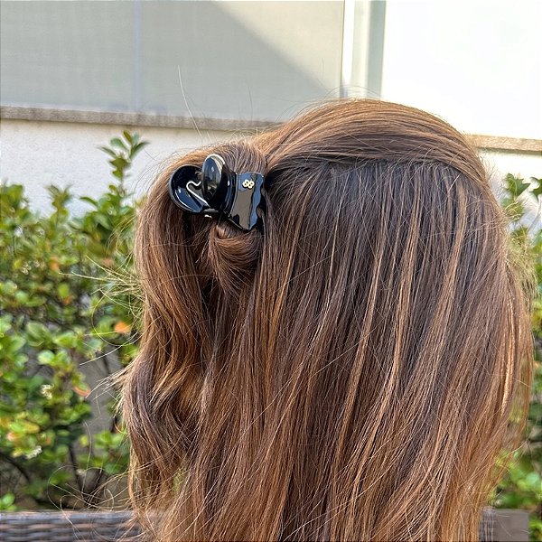 Piranha de cabelo Bianca acrílico preto 05 171