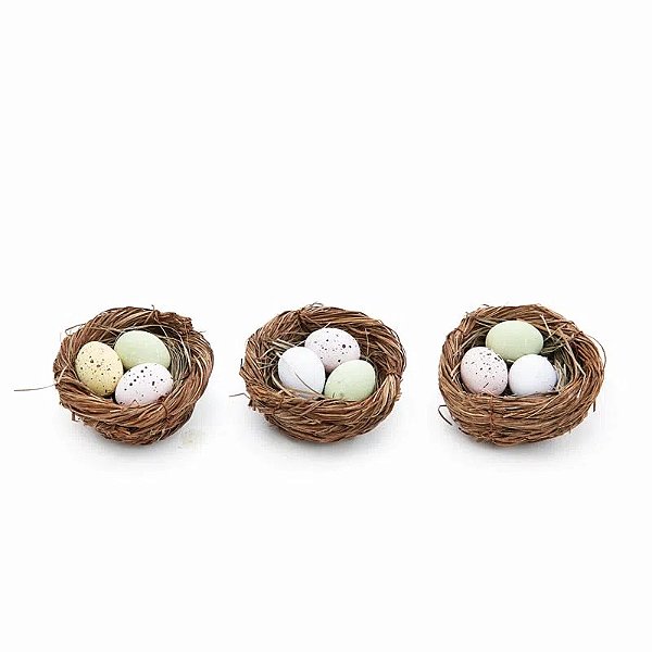 Trio de Ninhos em Palha com Ovos