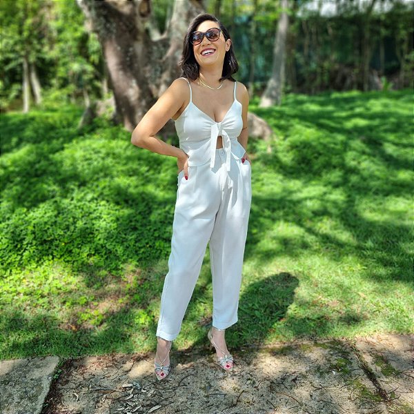 Top cropped branco com amarração frontal - Cropped Iza