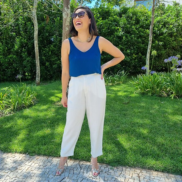 Blusa sem manga com decote em V - Blusa Lílian