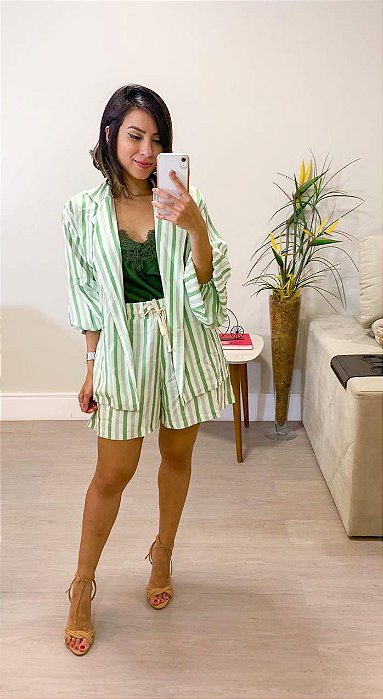 Short Listrado com bolsos laterais - Short Listras