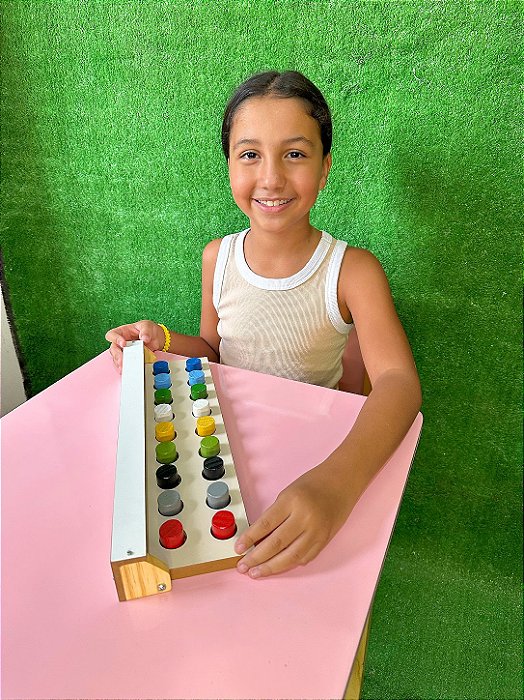 Jogo das Cores em Madeira – Brinquedo Educativo de Memória e Coordenação