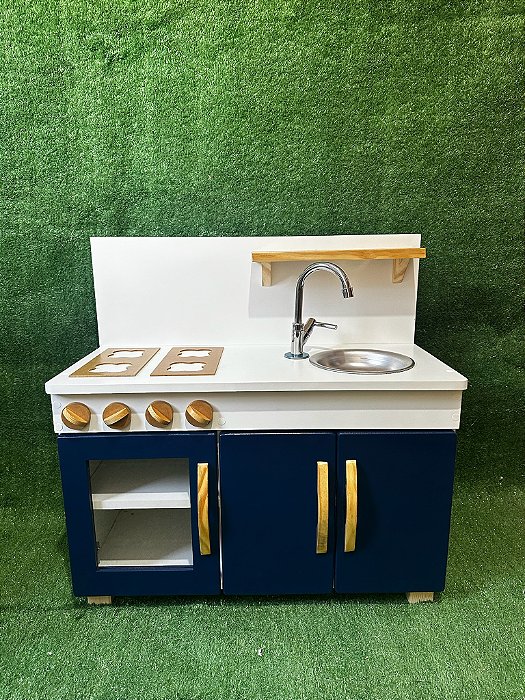 Mini Cozinha Infantil para Berçário em Madeira – Desenvolvimento e Autonomia desde os Primeiros Anos