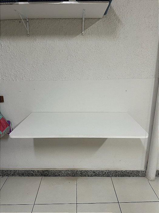 Trocador Infantil Retrátil de Parede – Solução Inteligente para Berçários e Creches