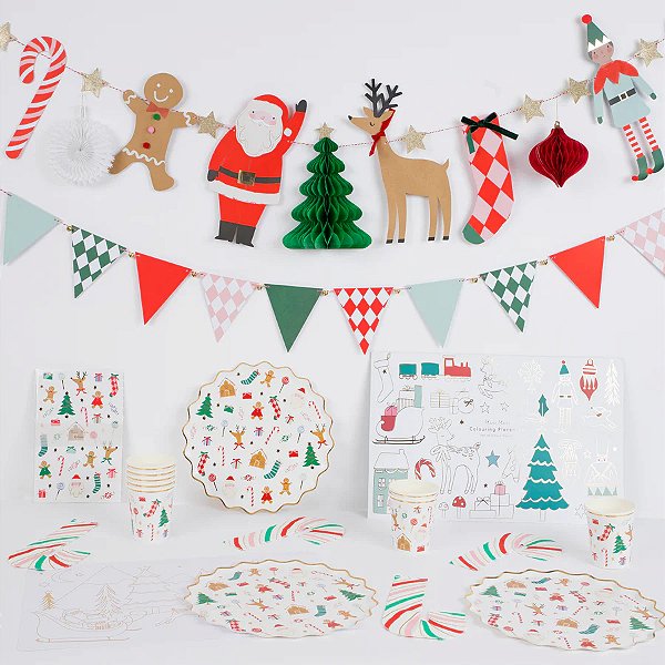 Kit completo de Natal com Personagens 8 pratos, 8 copos, 16 guardanapos e 1 bandeirola