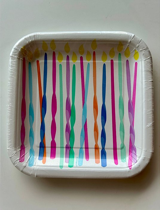 Pratos Temáticos com 18cm Velas de aniversário coloridas